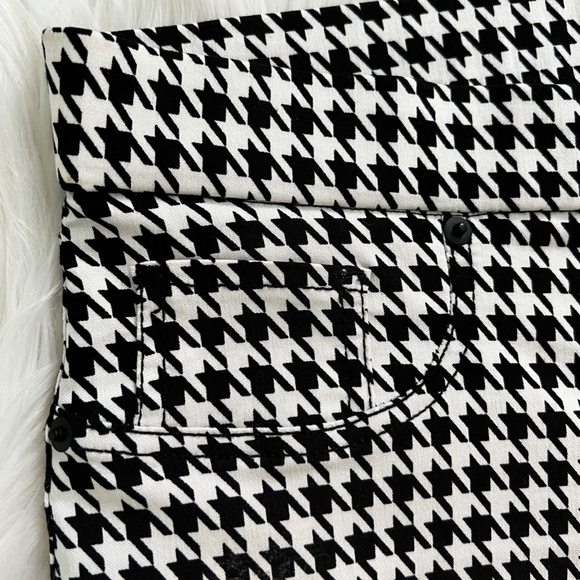 No Boundaries Black/White Houndstooth Print Stretch Pants-Size Large (11-13) - Picture 2 of 9